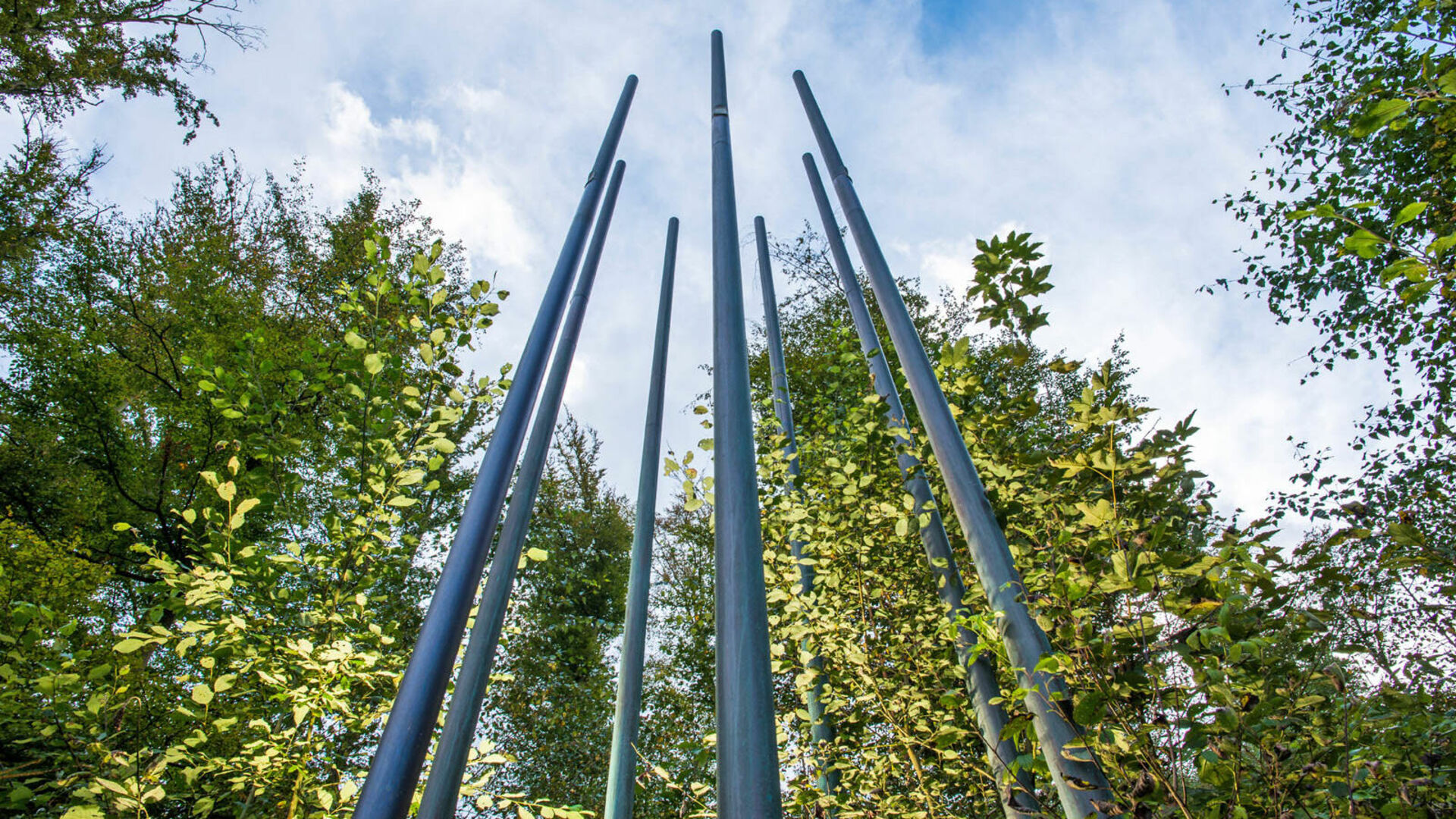 Skulptur "Über den Teichen" am WaldSkulpturenWeg bei Grafschaft