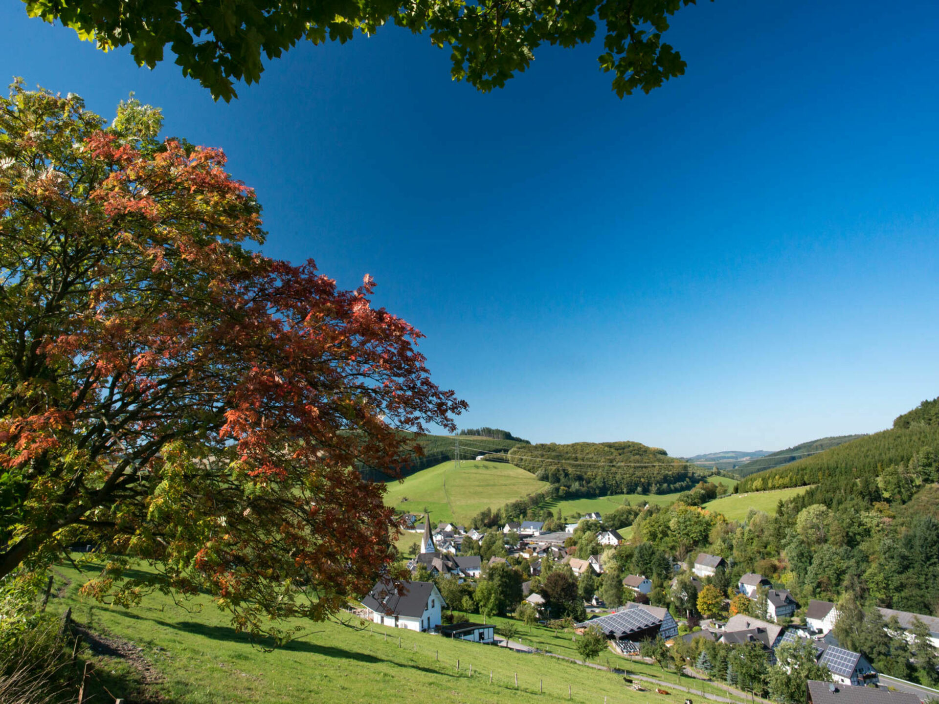 Blick auf Kirchrarbach im Henne-Rartal