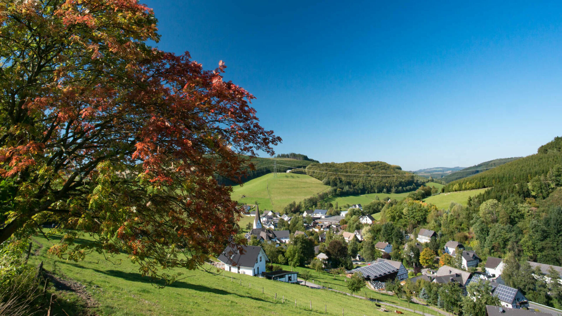 Blick auf Kirchrarbach im Henne-Rartal